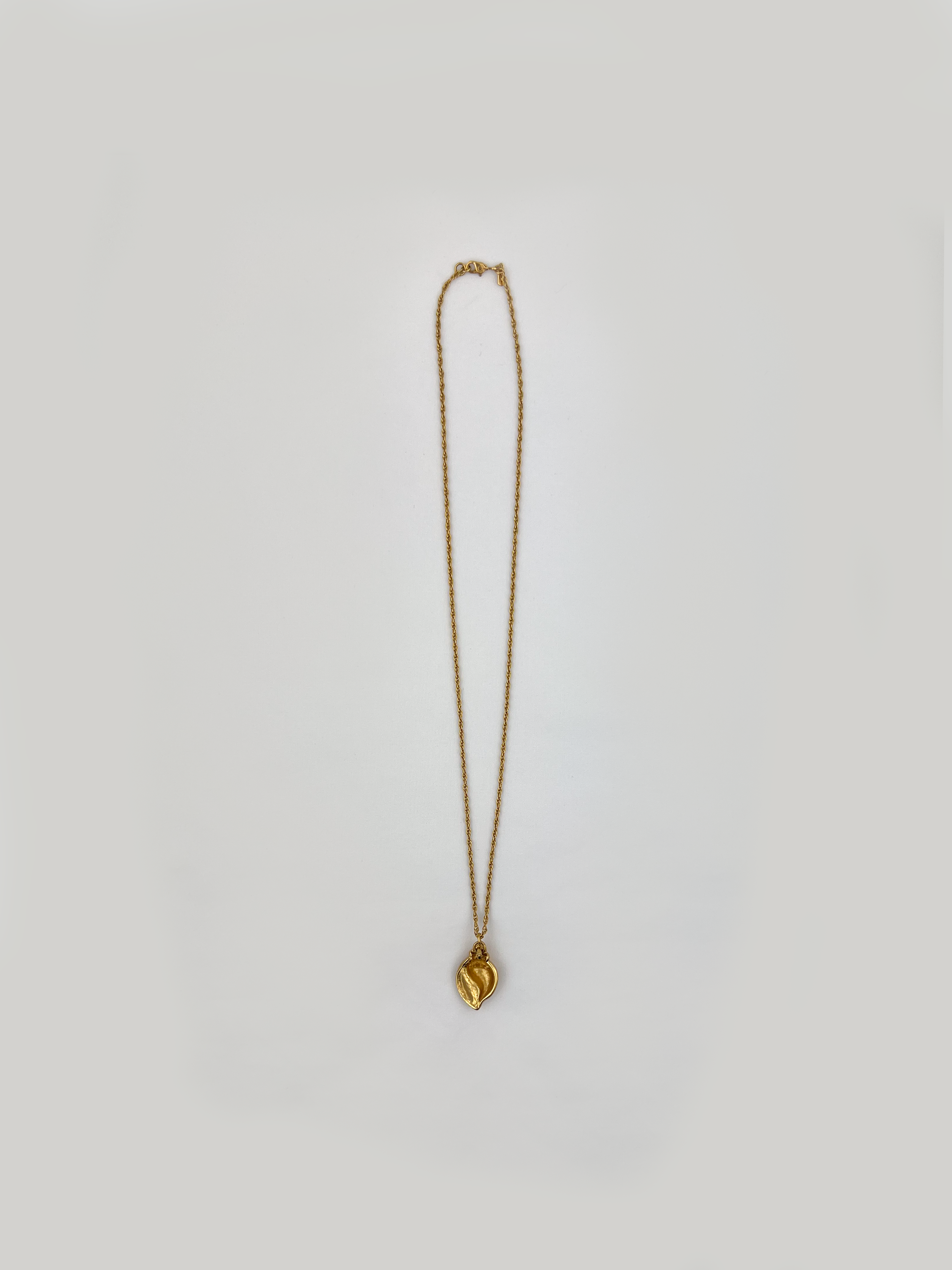 Shell Pendant Necklace
