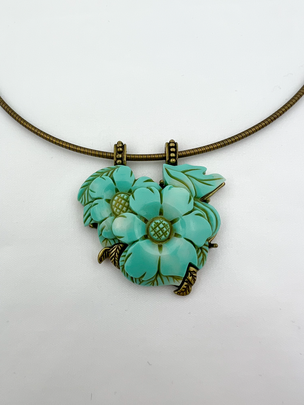 Seafoam Flower Brass Choker
